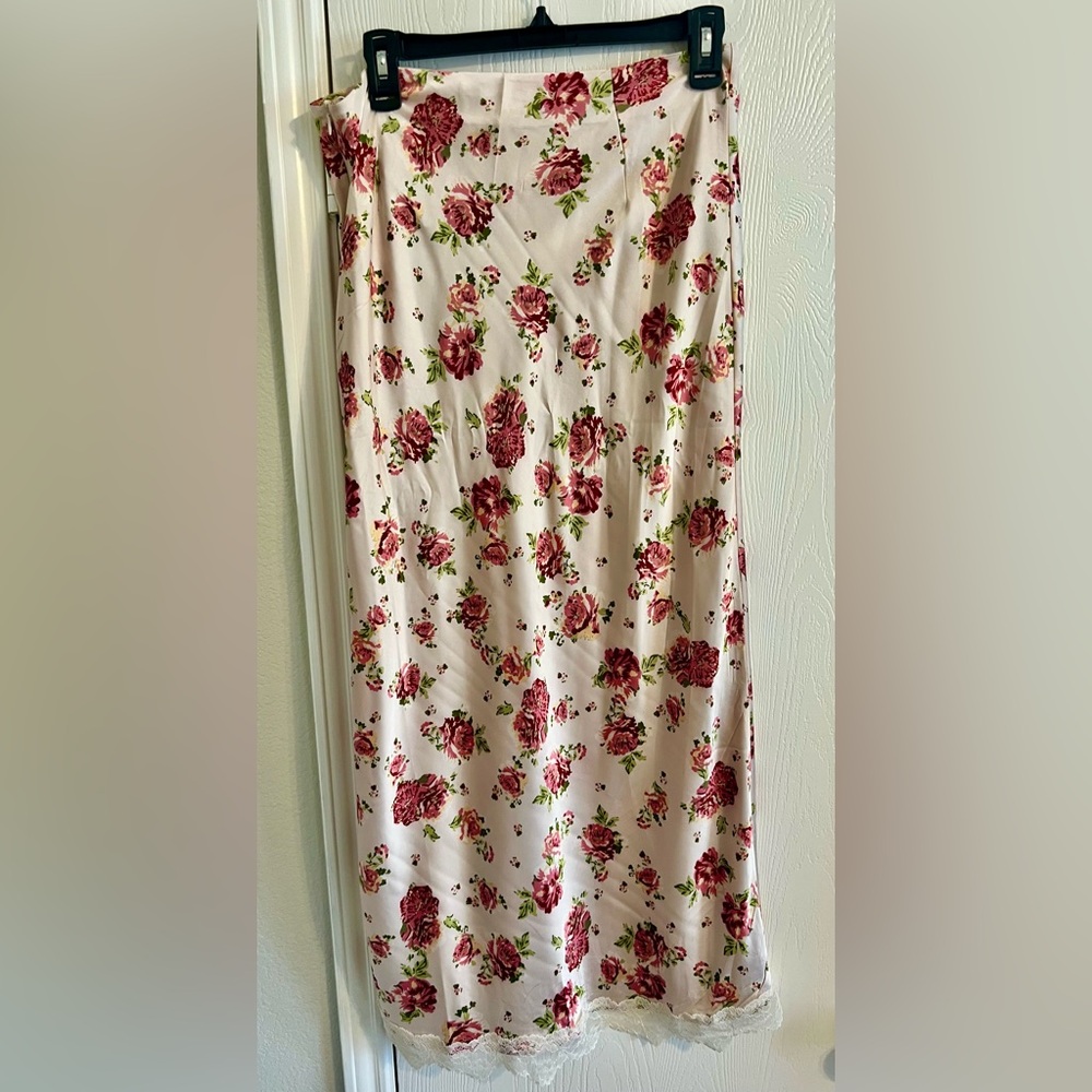 Pale Pink Colored Satin and Lace Floral Midi Skirt - Picture 7 of 9